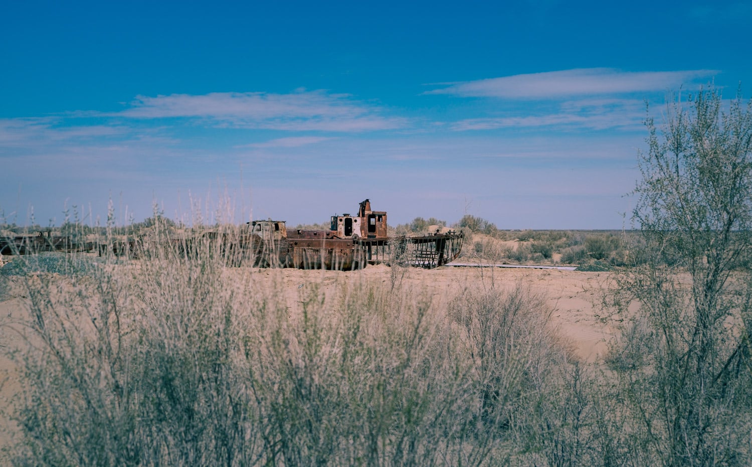 Båtar i Muynak vid Aralsjön